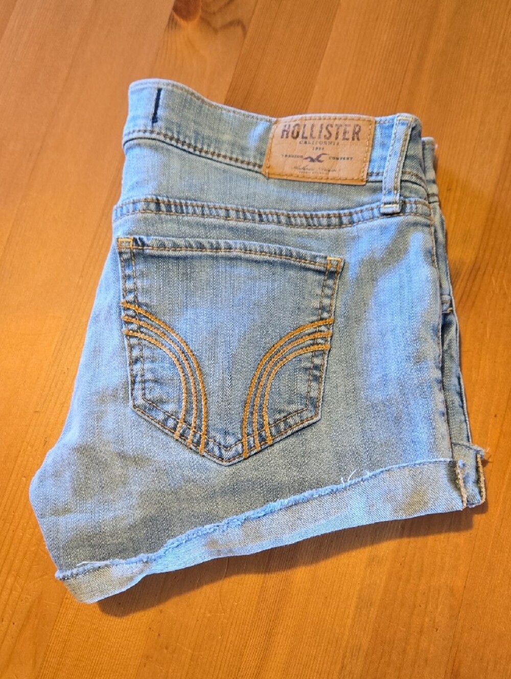 Hollister Light Wash Denim Cuffed Cutoff Shorts 0 W24